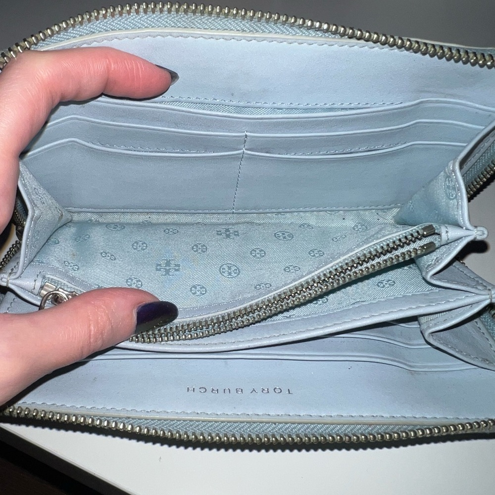Tory Burch cornflower blue wallet - Picture 6 of 6